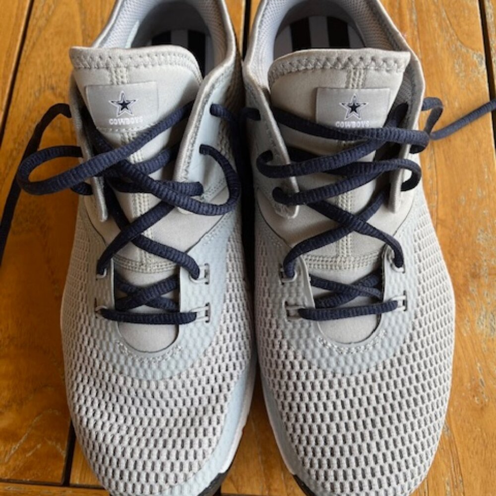 NWOT Dallas Cowboys Nike Athletic Shoe Men 7.5 / Women 9.0